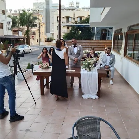 La Veranda מלון לרנקה