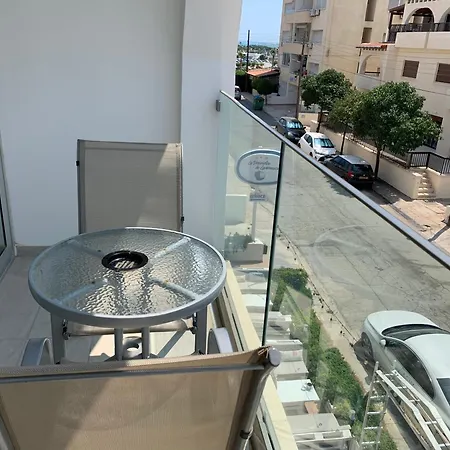 La Veranda מלון לרנקה