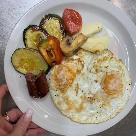 La Veranda Готель Ларнака